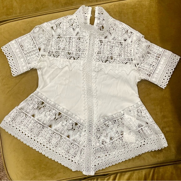 Alexis lace short sleeve, high neck blouse, handkerchief hem, white, szXS, GUC - Picture 7 of 13